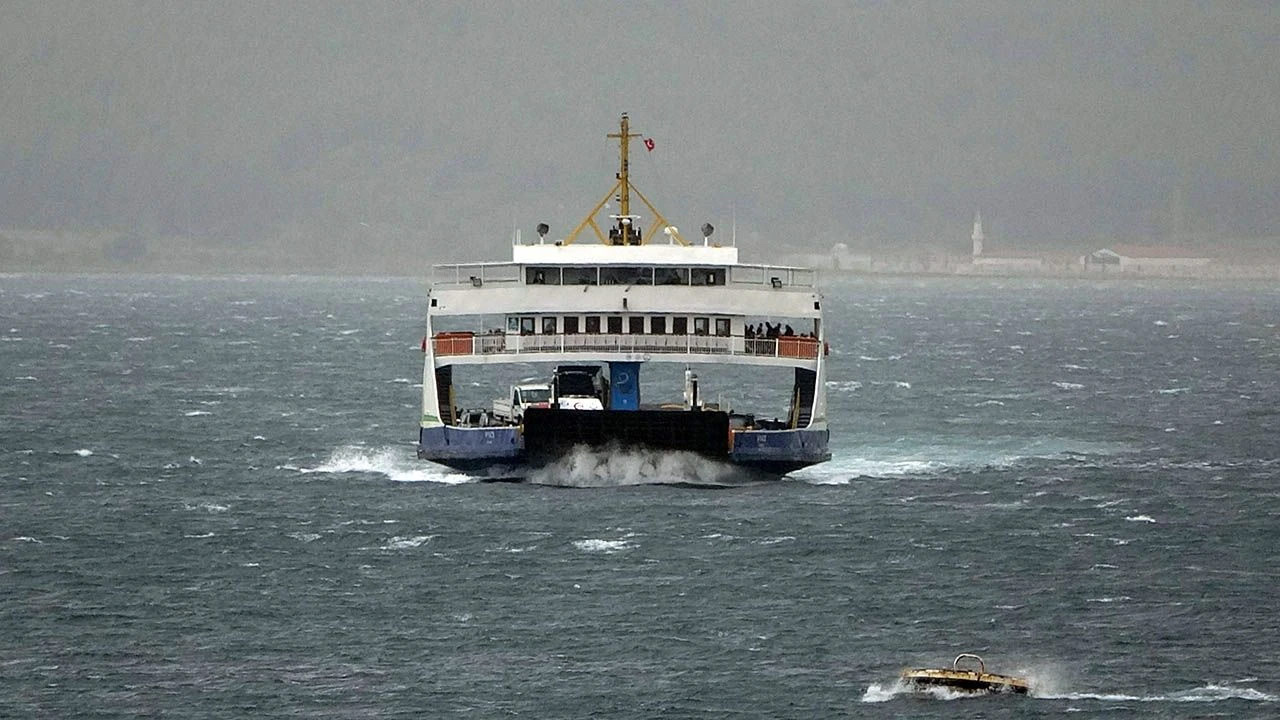 Çanakkale Boğazı’nda bazı feribot seferleri iptal edildi