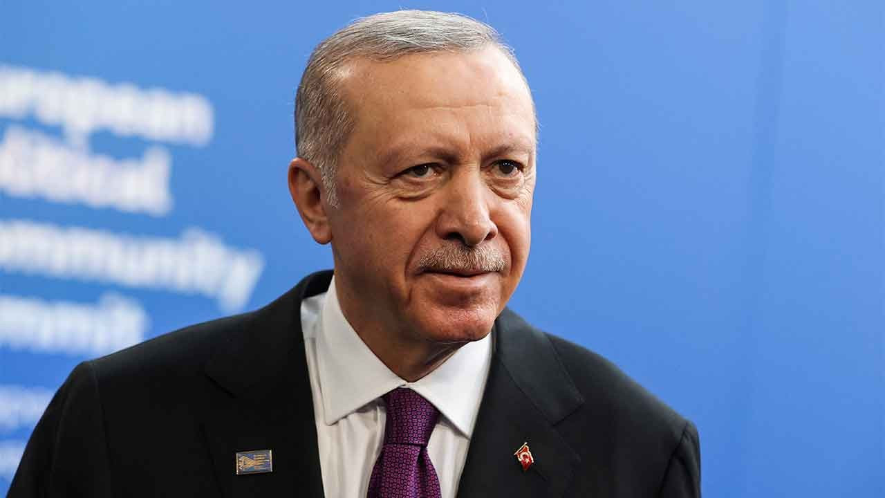 Cumhurbaşkanı Erdoğan’a hakaret eden kişi resmi ilanla aranıyor